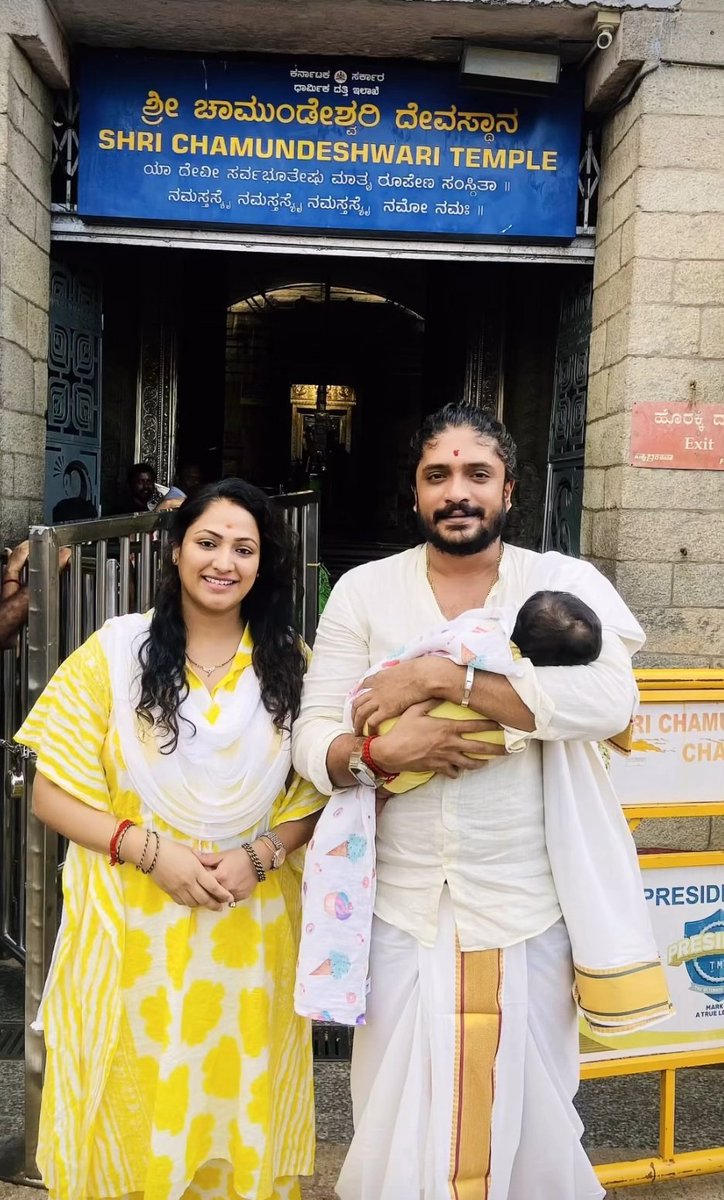 Cinemnamusiru (@cinemanamusiru) on Twitter photo ಸಿಂಹ ಪ್ರಿಯಾ ಜೋಡಿ ತಮ್ಮ ಮಗುವಿನ ಜೊತೆಗೆ ಚಾಮುಂಡೇಶ್ವರಿ ತಾಯಿಯ ಆಶೀರ್ವಾದ ಪಡೆದ ಸಮಯ🙏
<a href="/ImSimhaa/">Vasishta N Simha</a> <a href="/HariPrriya6/">Hariprriya Simha</a>
Follow 👉 @Cinemanamusiru
#Cinemanamusiru #vasishtasimha #hariprriya #simhapriya #baby ಸಿಂಹ ಪ್ರಿಯಾ ಜೋಡಿ ತಮ್ಮ ಮಗುವಿನ ಜೊತೆಗೆ ಚಾಮುಂಡೇಶ್ವರಿ ತಾಯಿಯ ಆಶೀರ್ವಾದ ಪಡೆದ ಸಮಯ🙏
<a href="/ImSimhaa/">Vasishta N Simha</a> <a href="/HariPrriya6/">Hariprriya Simha</a>
Follow 👉 @Cinemanamusiru
#Cinemanamusiru #vasishtasimha #hariprriya #simhapriya #baby