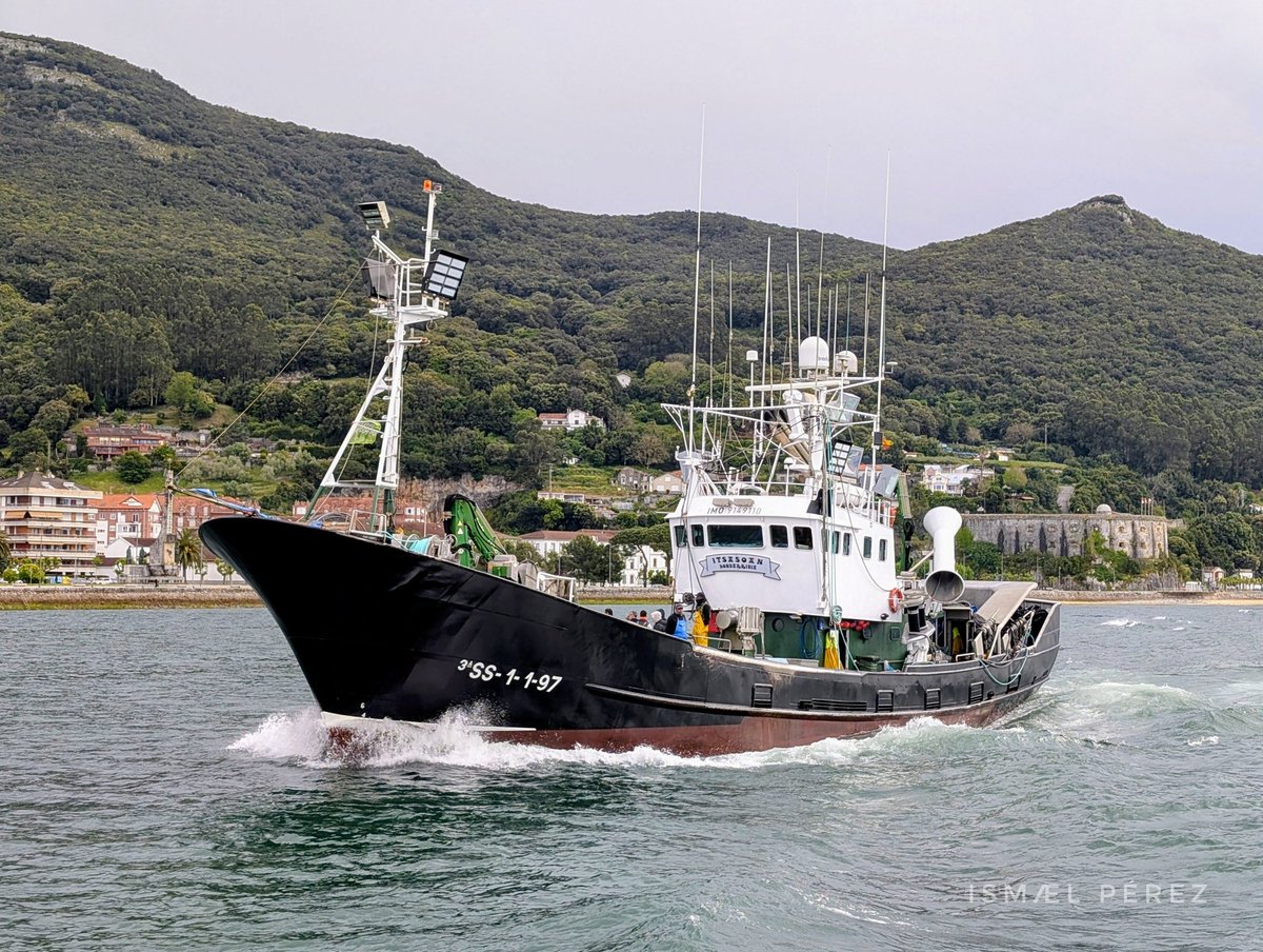 IsmaelPerez1's tweet image. Barco pesquero 'Itsasoan' de #Fuenterrabia #Guipuzcoa en la campaña del Bocarte/Anchoa 2025.