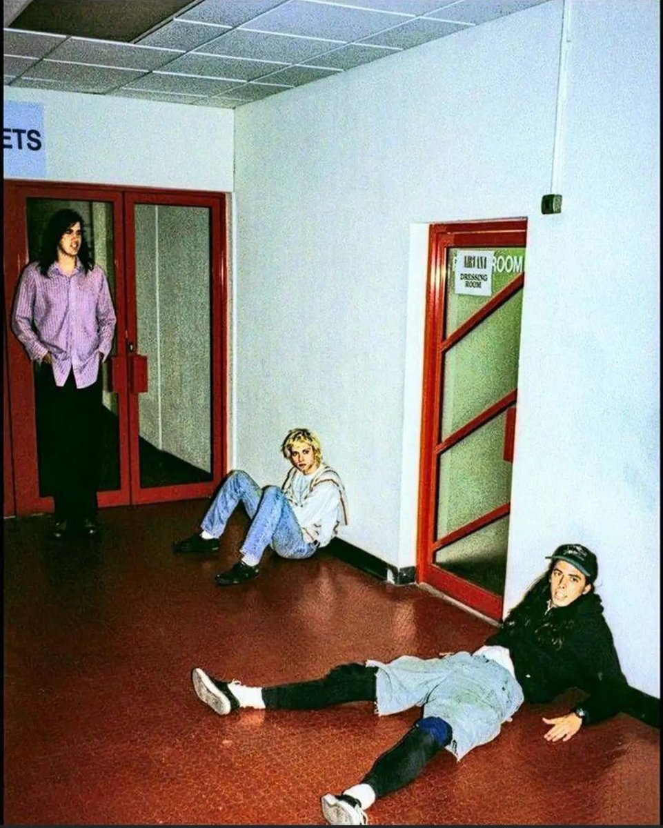 Nirvana backstage at the King's Hall.