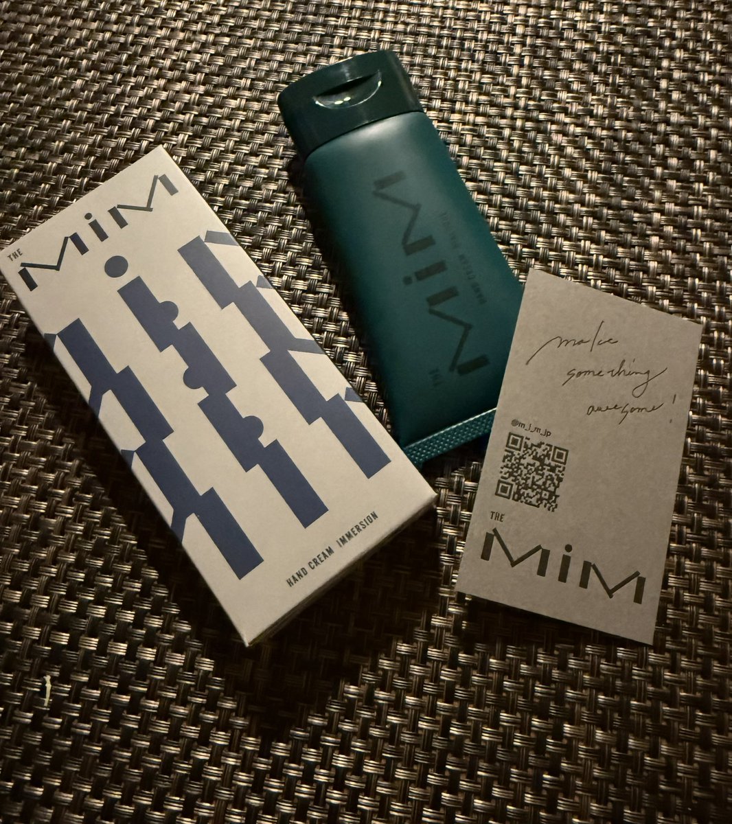 ユニットベースさんの自社プロダクト、THE MIM（<a href="/m_i_m_jp/">THE MIM</a>）のハンドクリームのモニターに登録して商品が届いたので開封してみた！
他の利用者の方も語られてますが、デスクワーカー向けハンドクリームを謳ってることもあり、🖐️がサラサラになるのでキーボードも問題なく使えます！#themimjp