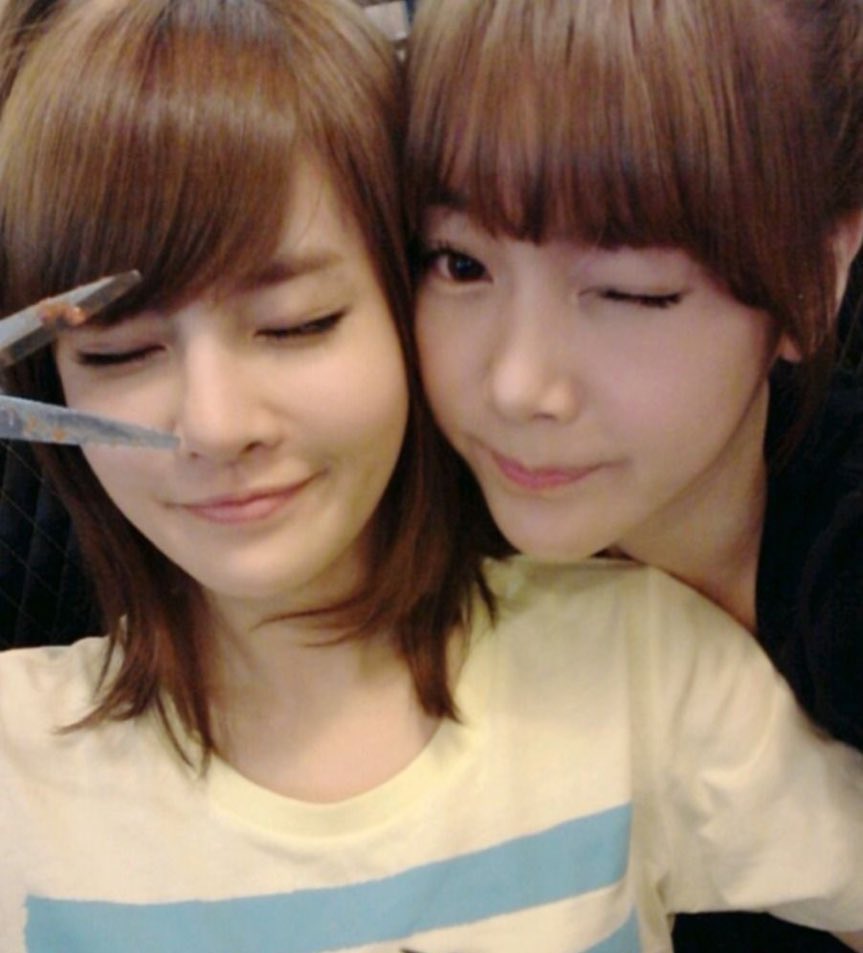 티아라 투샷 셀카 &lt; 단어에서부터 감동을 느낌