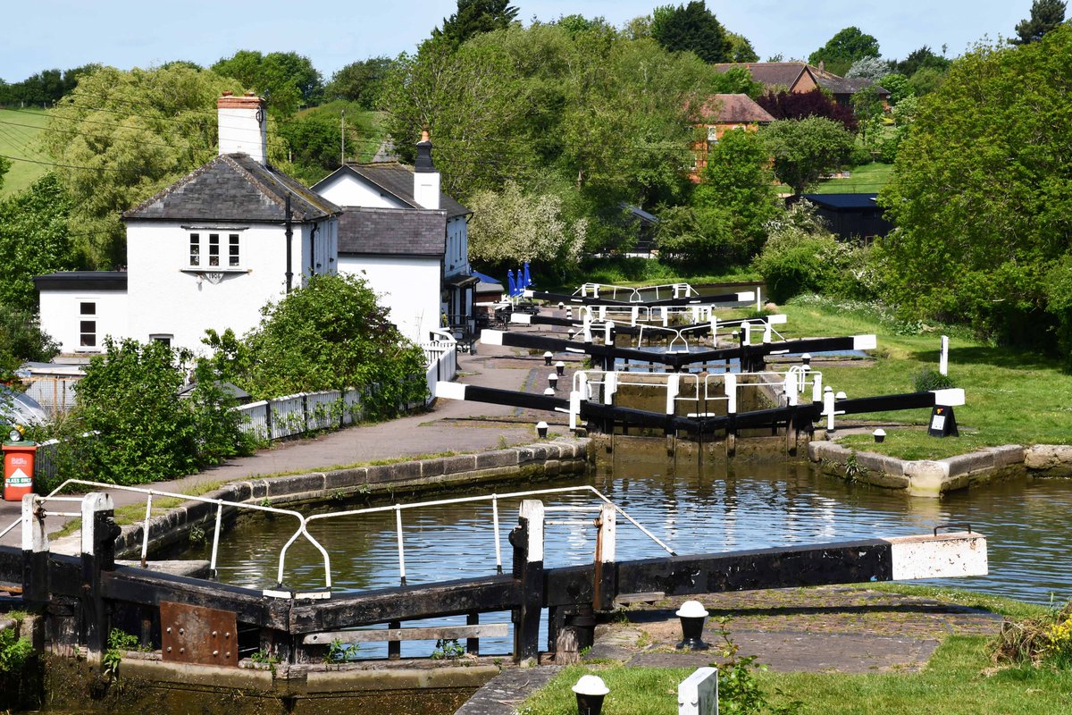 retired_tom's tweet photo. My photos from #May 2022
#CanalRiverTrust #GrandUnionCanal #Soulbury #ThreeLocks #Lock #Bridge #LockCottage #NarrowBoat #Reflections
#Canals & #Waterways can provide #Peace & #calm for your own #Wellbeing #Lifesbetterbywater #KeepCanalsAlive https://t.co/c2VHd2Lyw6