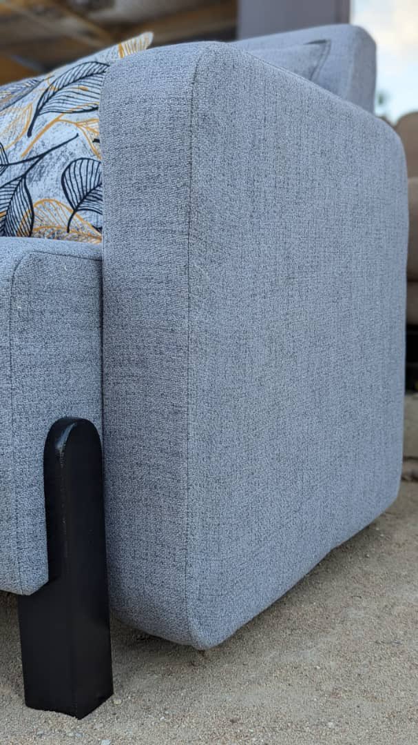 urbanvintagedsm's tweet photo. Wikiebd yako itakuwa nzuri sana kama sebuleni kwako utakuwa na Sofa  kama hii  🔥

Set 2:2:1
Valvet Turkey  
 Fiber pamba.
 Fiber Sheet. 
  Springs.
  Miguu Solid 🪙
  Godoro QFL.

 Bei yake ni 1.5M
📍Dodoma 
 We Deliver County wide
               #SofazaEzra
@ezrafurnitures https://t.co/66uxePYQGS
