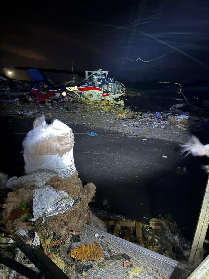 fastnewsnet's tweet image. #BREAKING The London - Corbin Airport in London, Kentucky was hit by the tornado damaging air evac and PHI medical choppers. #kywc  📸- @SaiyanVapes