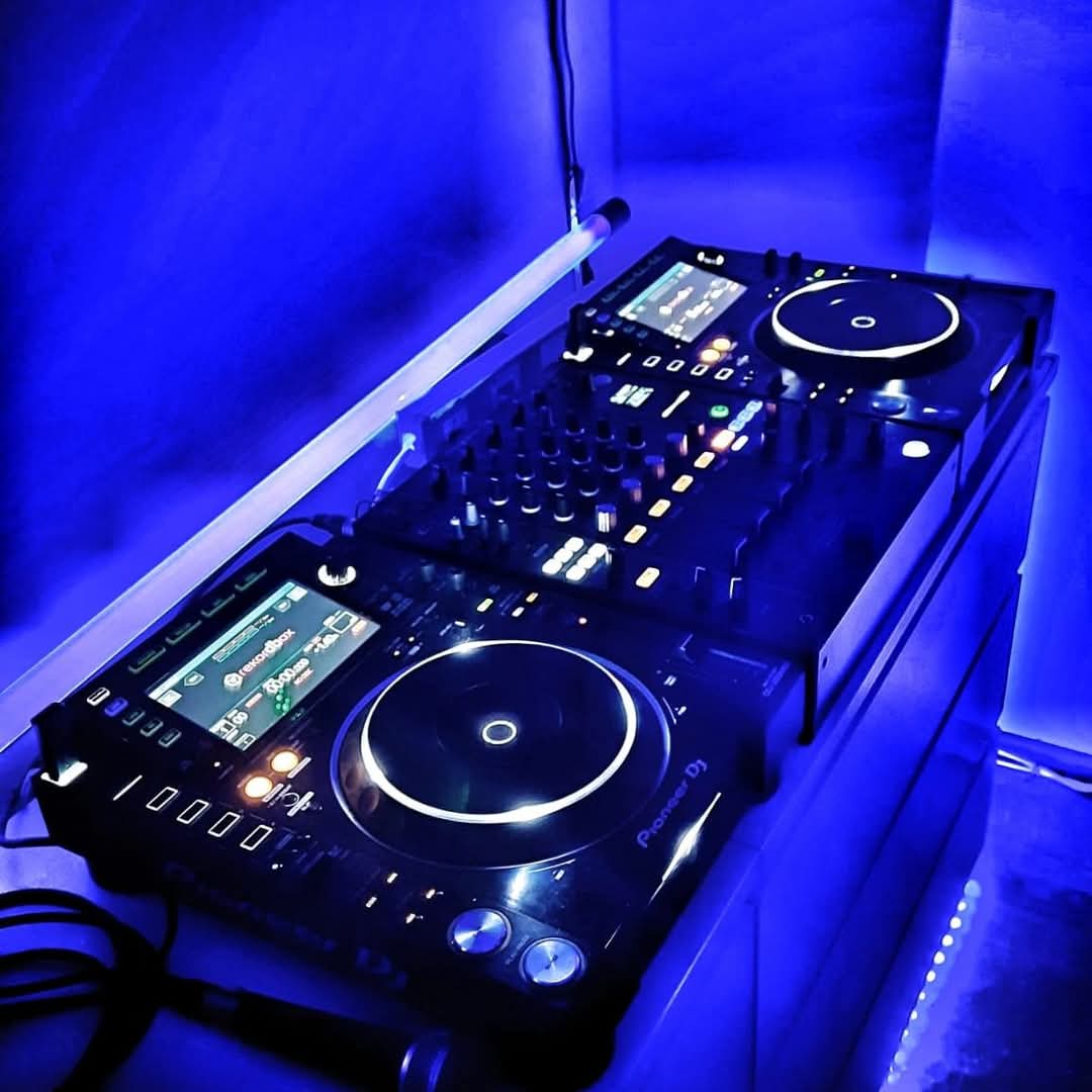 FunkBeat__'s tweet photo. gegen 20.30uhr gibt's wieder was auf die Ohren 🔊

https://t.co/3kCaOXBqqX

#twitch #TwitchStreamers #DJ https://t.co/Fv7tkCBbHM