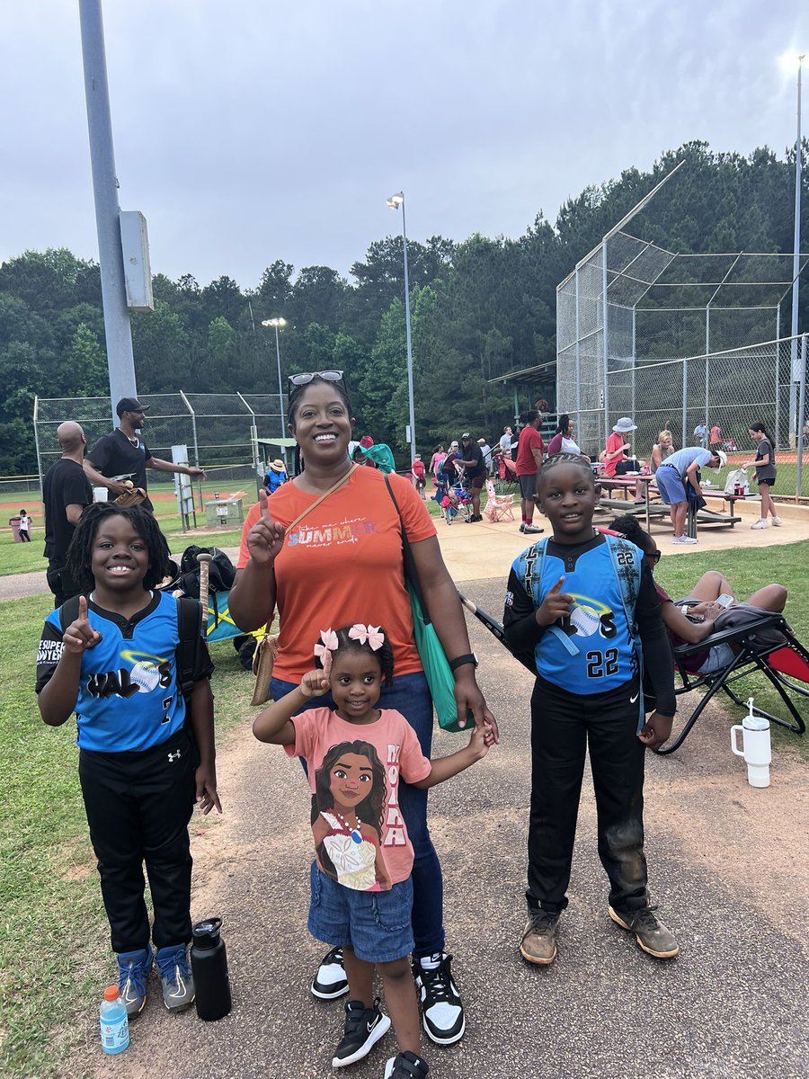 TirejeB's tweet photo. Tonight the boys were elated that their teachers from @BCE_HCS came to support them and their teams victories in The Henry County Parks &amp; Recreation Spring Playoffs! 💙💚 #birchcreekelementary #baseball #BlueJayFamily!!!
The Southside Halos 8u 15-10 10U 5-4 https://t.co/7tV8tparmJ