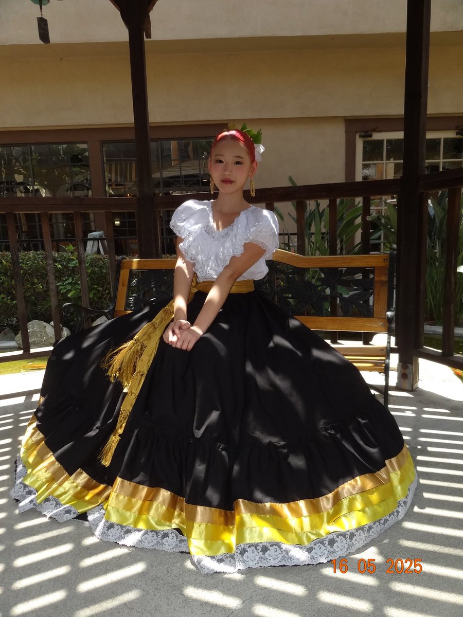 I had my first folklorico performance ^_^^^