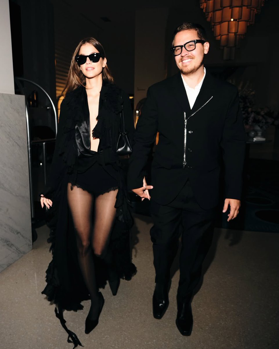 thebarbsangel's tweet photo. 📸 | Barbara Palvin Sprouse and Dylan Sprouse at Hotel Martinez in Cannes, France(16/05) 

© Dragos Sora https://t.co/etCLMwIAz6