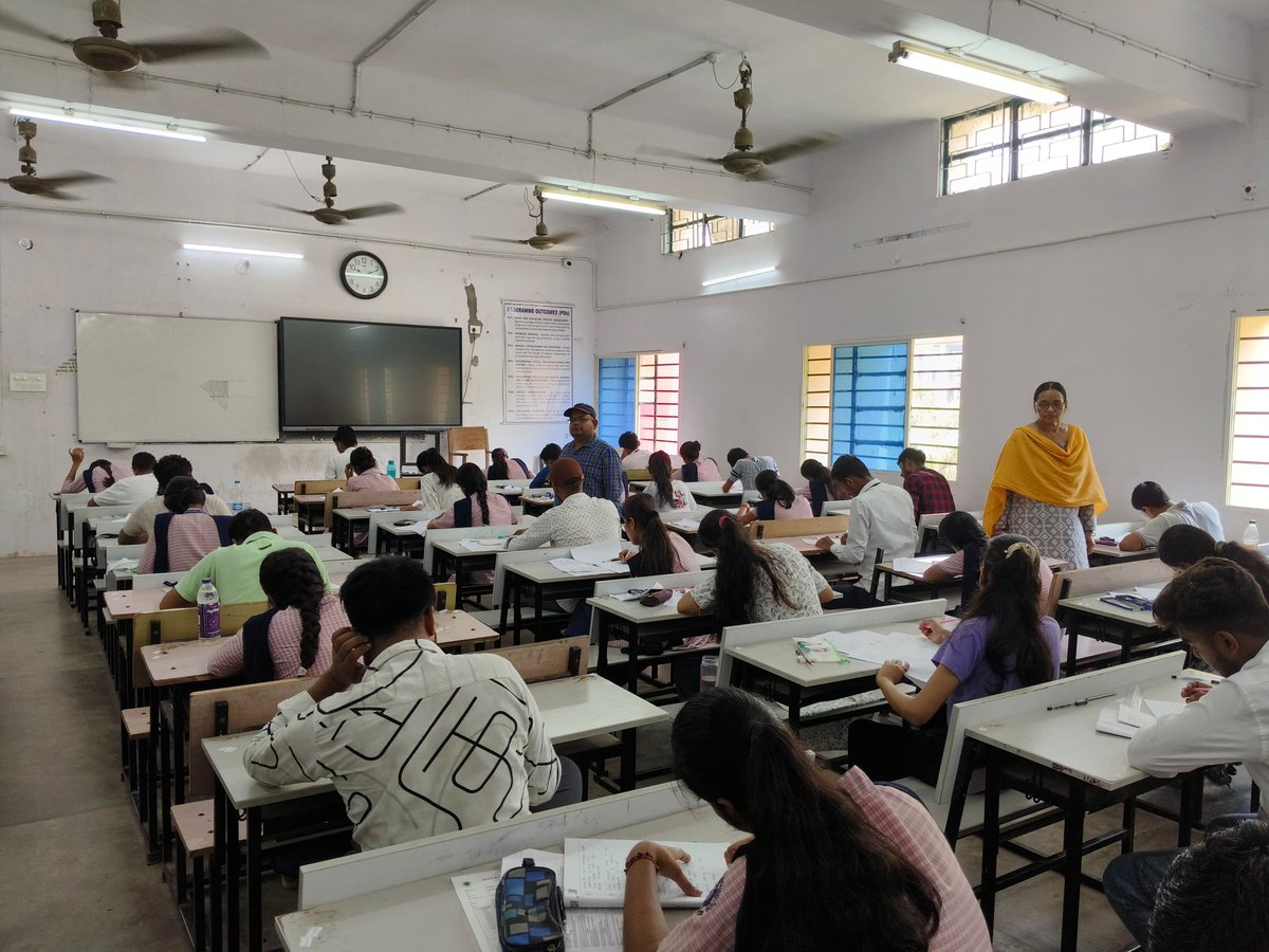 ngpp13's tweet image. Even semester exams have begun at NGP Patna -13, under @DSTTEBihar. With focus & discipline, students are confidently taking each paper.
Best of luck to all appearing students!
How do you prepare during exams?
#ExamSeason #DSTTEBihar #StudentLife