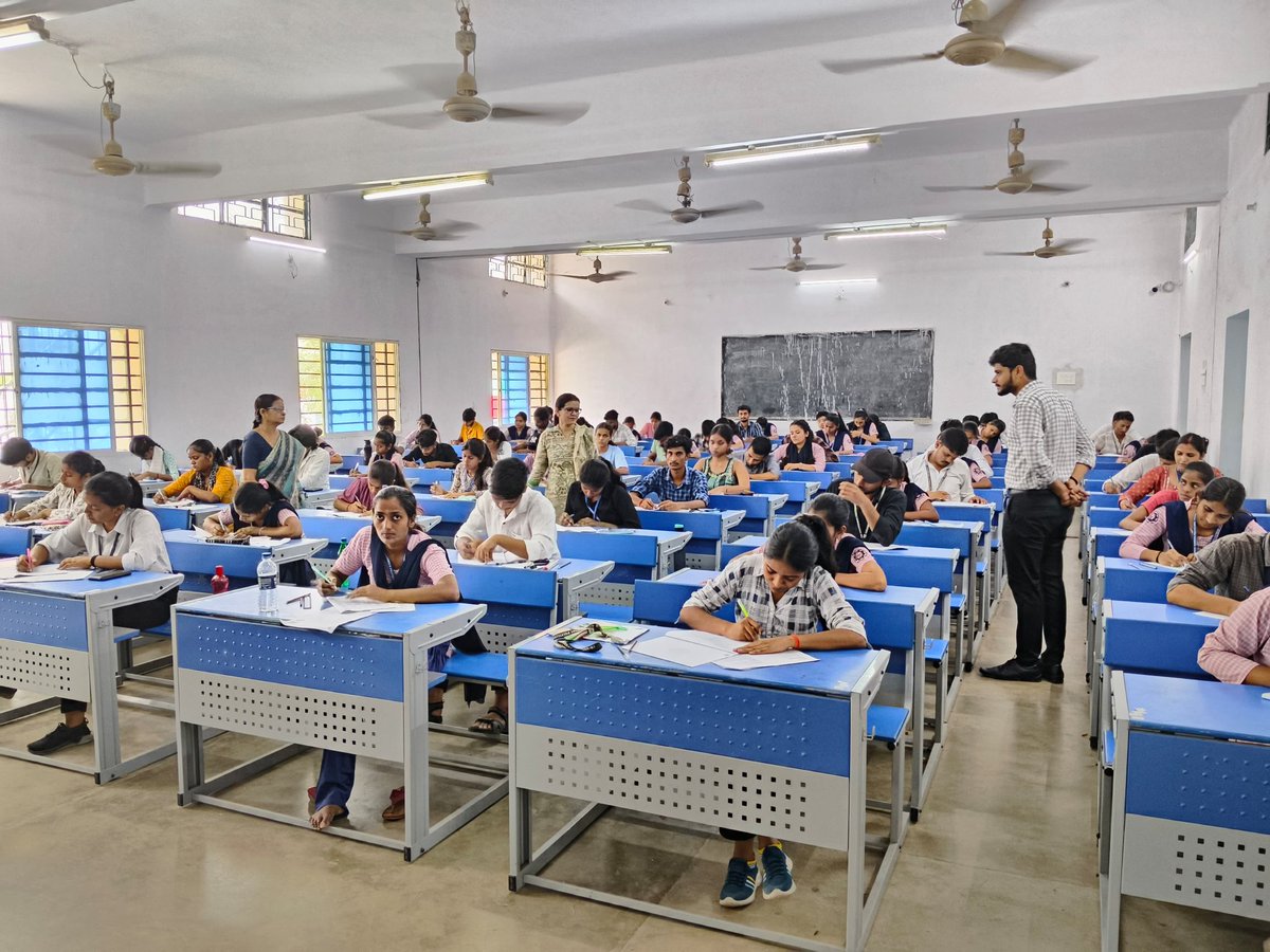ngpp13's tweet image. Even semester exams have begun at NGP Patna -13, under @DSTTEBihar. With focus & discipline, students are confidently taking each paper.
Best of luck to all appearing students!
How do you prepare during exams?
#ExamSeason #DSTTEBihar #StudentLife