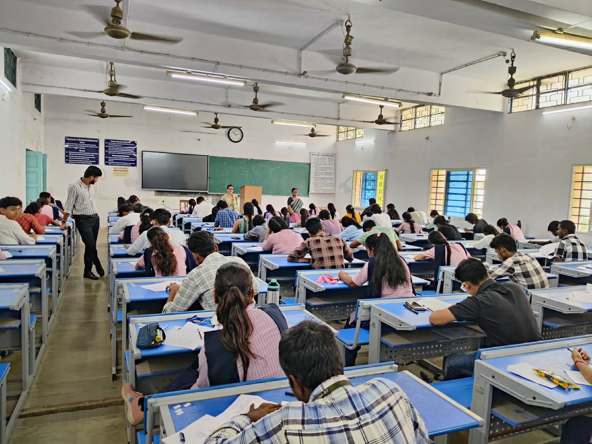 ngpp13's tweet image. Even semester exams have begun at NGP Patna -13, under @DSTTEBihar. With focus & discipline, students are confidently taking each paper.
Best of luck to all appearing students!
How do you prepare during exams?
#ExamSeason #DSTTEBihar #StudentLife