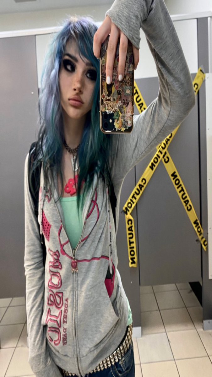 loveatfirstinternet🐾🐾 tweet media