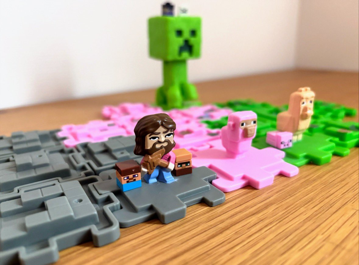 無事コンプしました〜！
写真に映ってる小さいスティーブたち(レゴ)は私物です。

#マインクラフトザムービーワールド建設中