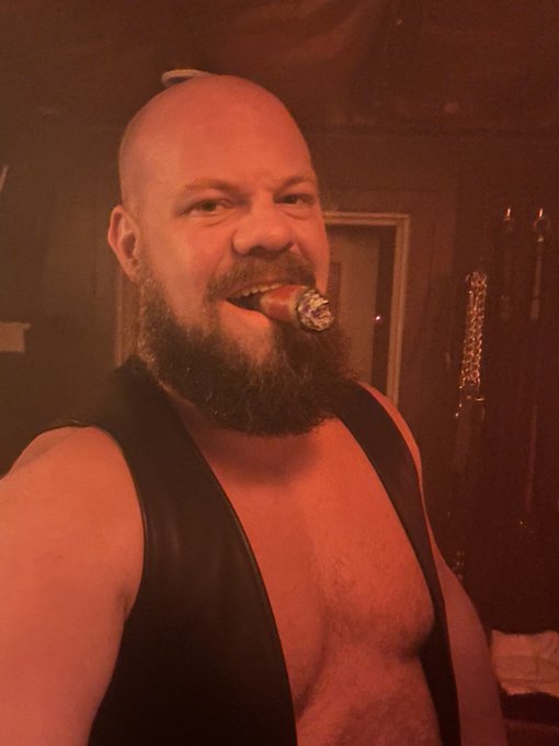 Watch WildCuddler 🔜 Folsom's leaked NSFW photo on TwXstars