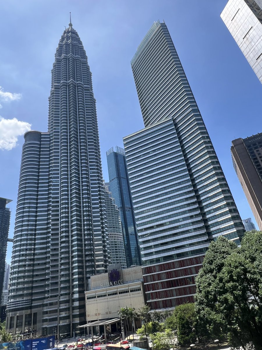 这角度看少了一栋楼😊