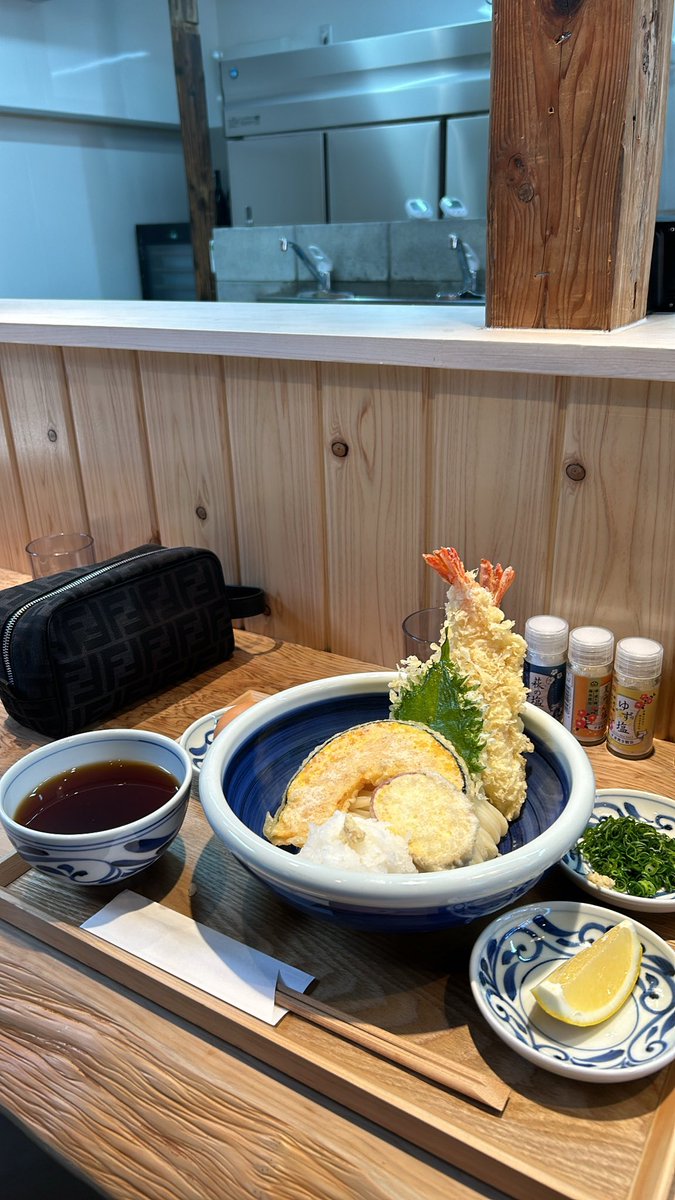 _ker21's tweet photo. 友達がOpenしたうどん美味すぎる☺️
久々のツイート🙃 https://t.co/S3ErNKpoMy