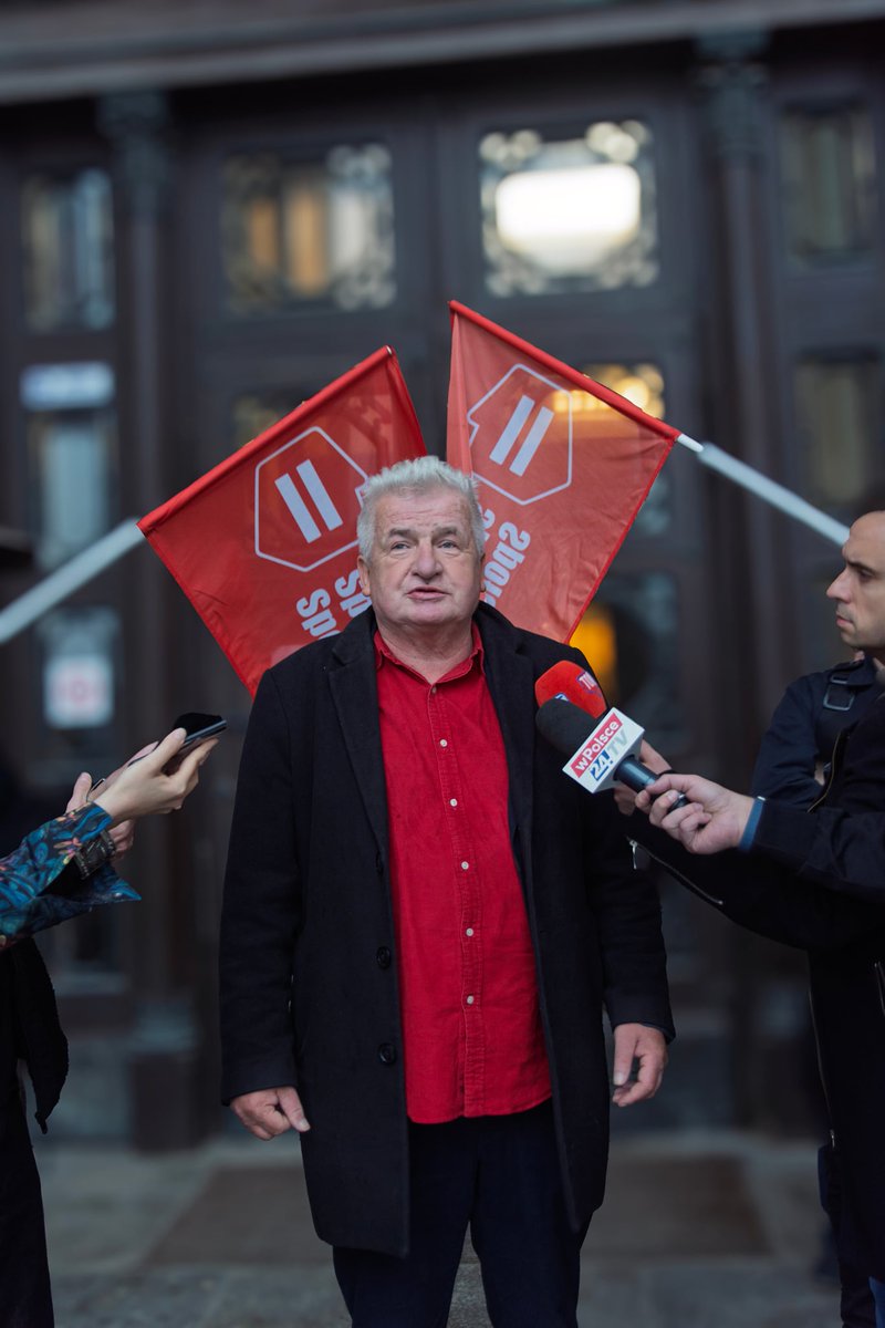 PiotrIkonowicz1's tweet image. 14 maja ukończyłem 69 lat. Moim celem jest przemiana społeczna. Chodzi o ustrój, w którym rządzą ludzie a nie pieniądze. Chodzi o gospodarkę, której celem będzie zaspokajanie potrzeb społecznych a nie napychanie kieszeni nielicznym. Dla tej przemiany warto walczyć, warto żyć.
