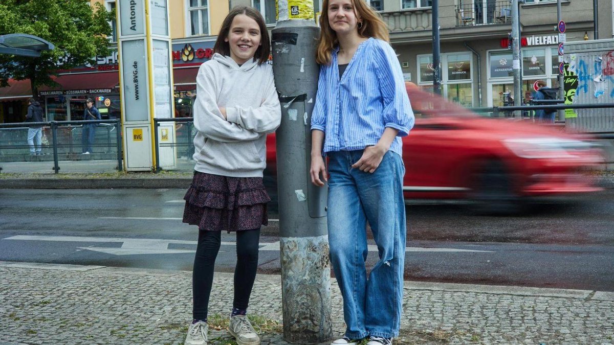 morgenpost's tweet photo. Verkehr in Berlin: Darum fühlen sich Kinder auf der Straße unwohl https://t.co/kyVkHQbqbE https://t.co/YMCxNAor9k
