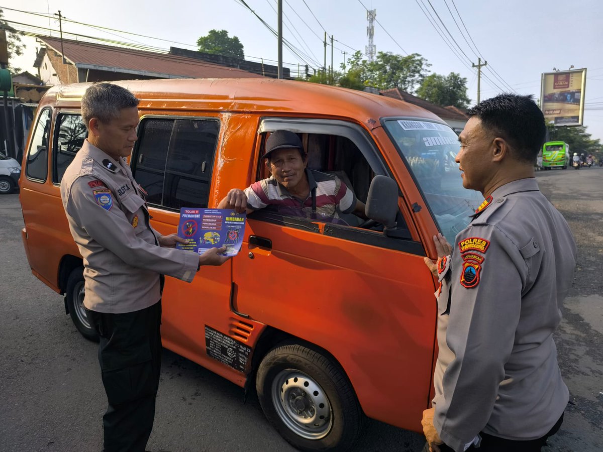 HumasPolresTMG's tweet photo. Polres Temanggung Gencar Cegah Premanisme di Sub Terminal Kranggan https://t.co/f2CO3o71dm