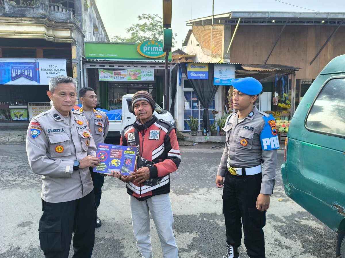 HumasPolresTMG's tweet photo. Polres Temanggung Gencar Cegah Premanisme di Sub Terminal Kranggan https://t.co/f2CO3o71dm