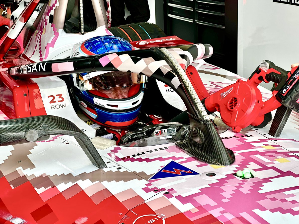 A snapshot of #TokyoEPrix Even with terrible weather conditions, the ‘Barnsley Bomber’ <a href="/oliverrowland1/">Oliver Rowland</a> has secured pole on the grid 🏎️💪🏽