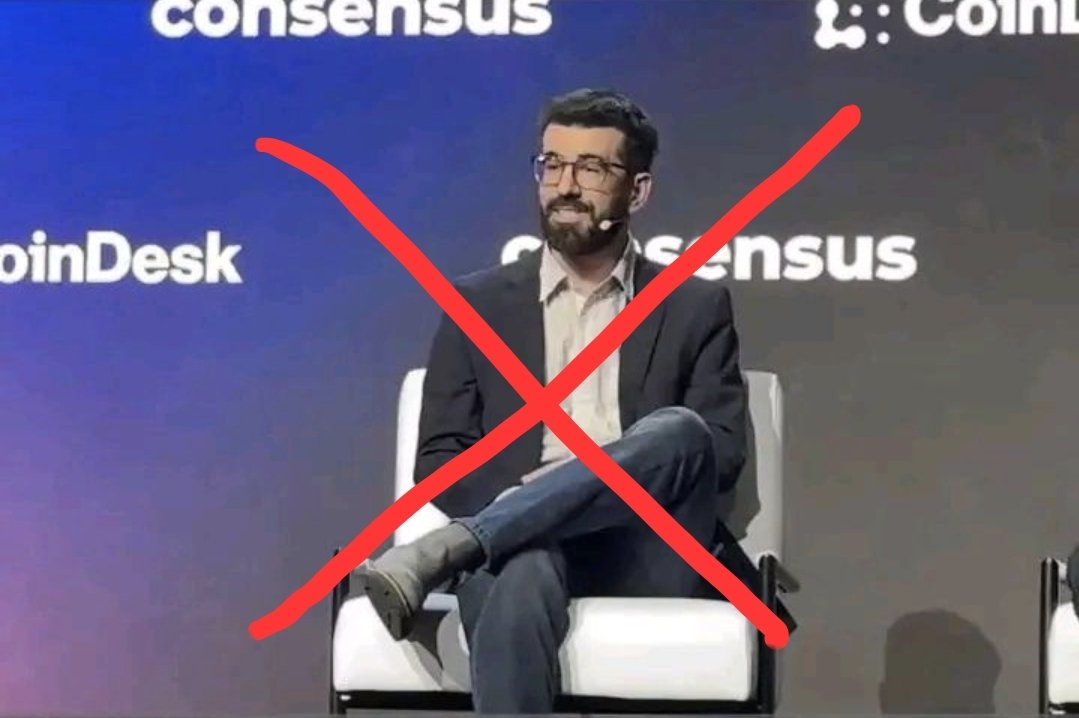 Dr_Picoin's tweet photo. The Pi Core Team Rug-Pulled Pi — And No One Noticed!

The Pi Core Team recently created massive hype around Pi — especially with the Consensus 2025 event and the “Pi Ecosystem” announcement. This hype pushed the price from $0.40 to $1.60.

Then came the real move:

The Core Team sold tens of millions, if not hundreds of millions, of Pi at the peak — all while the community was distracted by announcements and the illusion of progress.

The community believed they were heading toward a full Mainnet launch with 100 high-quality DApps — but instead, on May 14th, there was no major update. Just Pi Network Ventures.

Since then, the price has dropped to $0.80 and is now heading back toward $0.40.

So far, the Pi Core Team has defrauded the Pi community — and no one has noticed.
@PiCoreTeam
@nkokkalis 
@Chengdiao