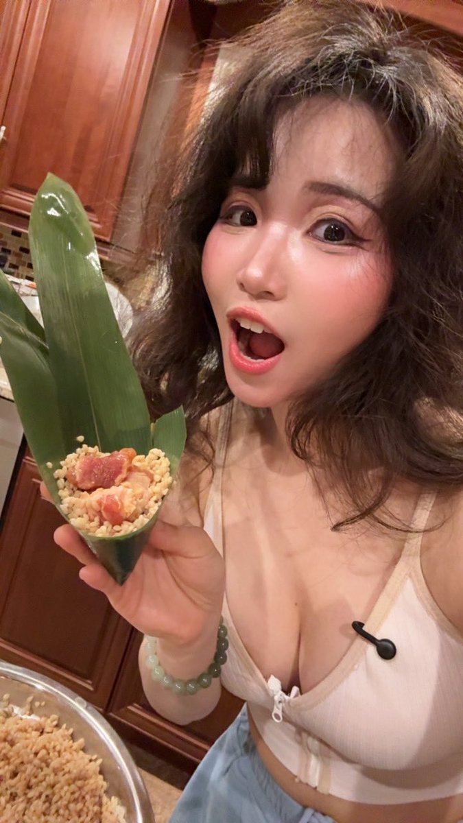 toxickbunny's tweet image. making Zongzi on stream! AAPI Month special stream :) also cuz it’s almost dragon boat festival :)