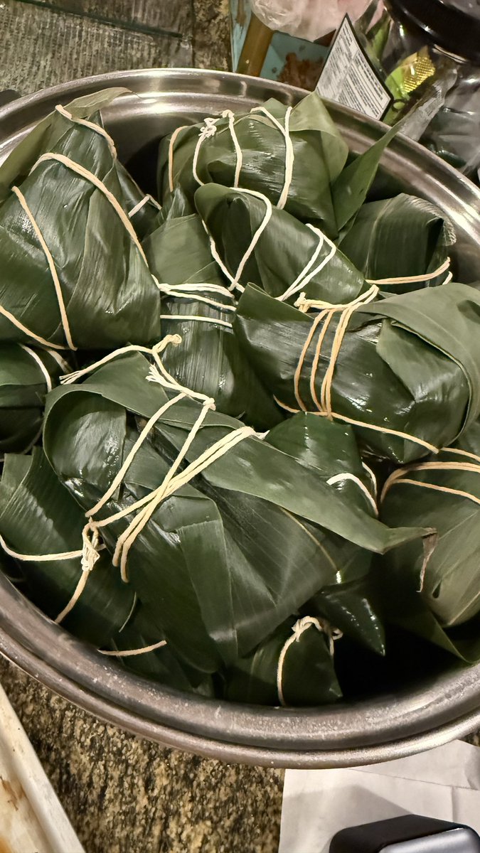 toxickbunny's tweet image. making Zongzi on stream! AAPI Month special stream :) also cuz it’s almost dragon boat festival :)