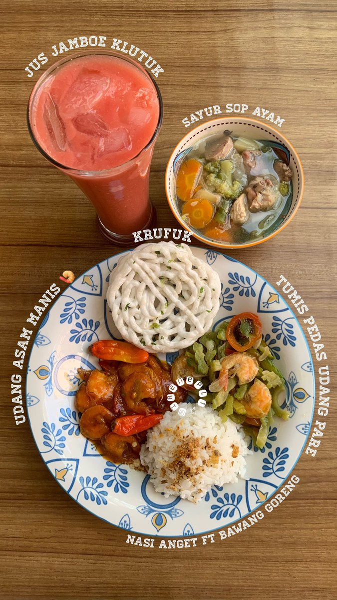 irenepl1_'s tweet photo. Masak hari ini temanya masih #WeekendSeafood soalnya minggu lalu aku tumbang wkwk
Tapi ada #WeekendChicken nya dikit di sayur sop ayam 🍗 
Happy Saturday everyone 😆 jangan lupa maem siang! https://t.co/4ztFRukFsS