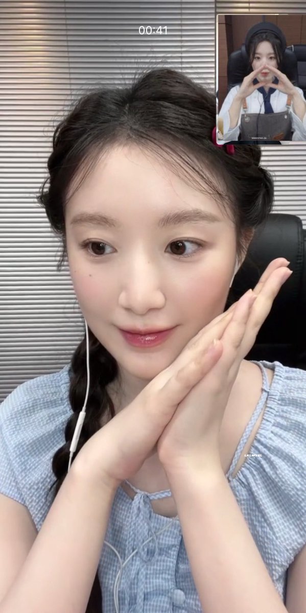 lklmybl's tweet photo. 250517 Yzy Online Fansign
Soooo cute🩵🎀

#슈화 #SHUHUA #舒華 #舒华
#여자아이들 #シュファ #아이들              

#GIDLE #idle https://t.co/oOp4zyziTb