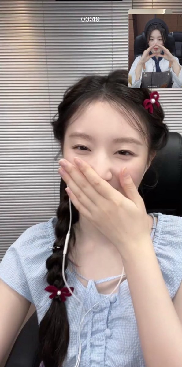lklmybl's tweet photo. 250517 Yzy Online Fansign
Soooo cute🩵🎀

#슈화 #SHUHUA #舒華 #舒华
#여자아이들 #シュファ #아이들              

#GIDLE #idle https://t.co/oOp4zyziTb