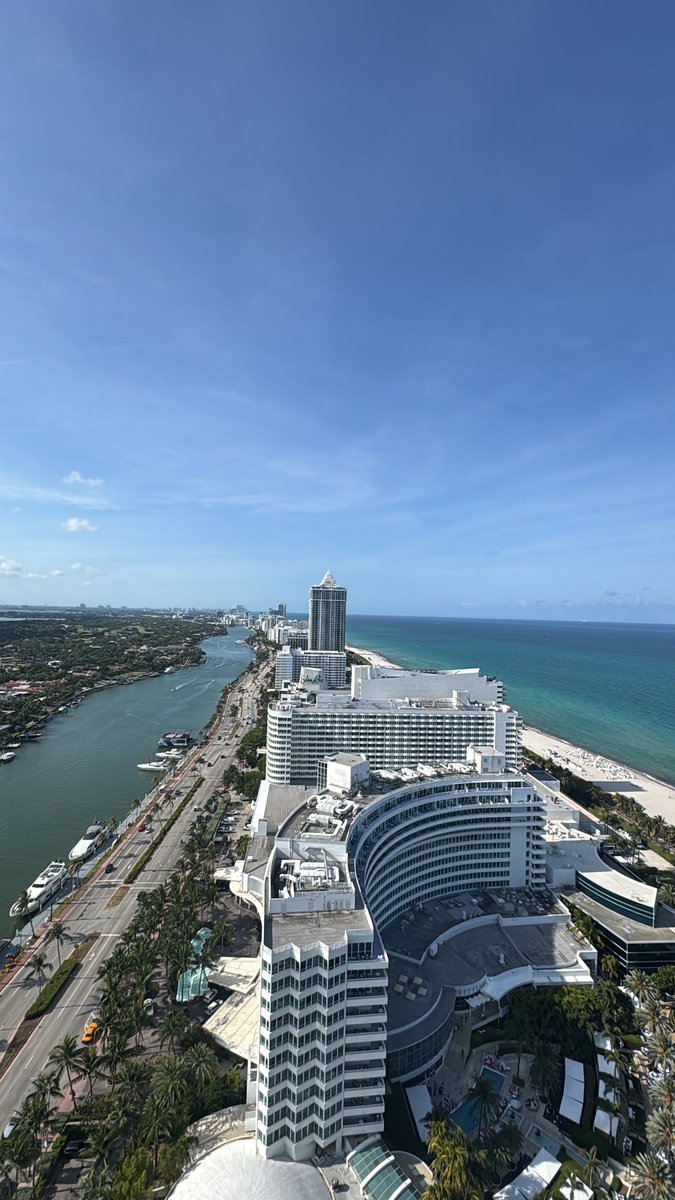 DMMAY_'s tweet photo. Weekend in Miami. 🌴 https://t.co/P0IUFdPEP1
