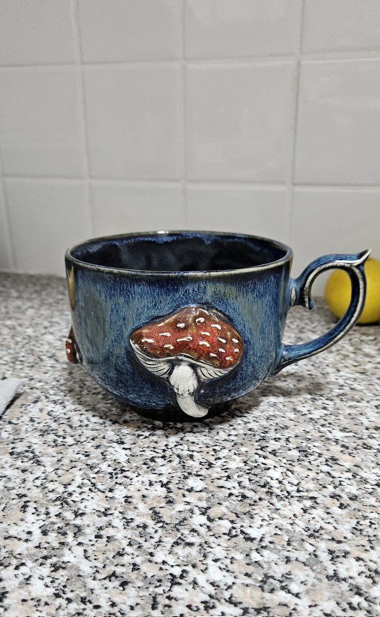 Ооооо я ждала этого срача всю жизнь!
Моя дура на 600мл от керамистки с урала, три тыщи рублей (но очень давно покупалась)