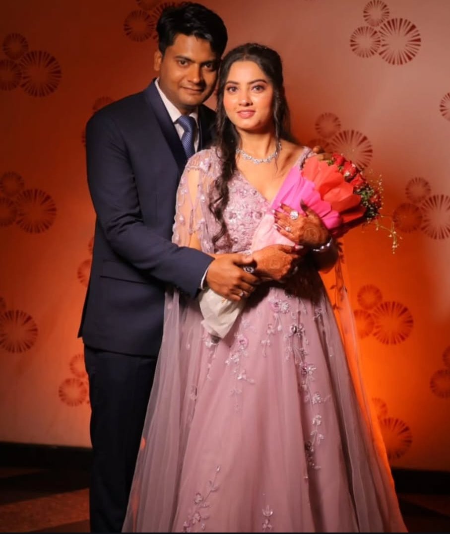 AruWellness's tweet photo. Glow up for your special day with a stunning engagement party makeup look by AruWellness, Kanpur! 💄✨
Look radiant, feel confident — book your spot now💍
#EngagementMakeup #AruWellness #KanpurBeauty #Trending #twittssk https://t.co/aTFQCiB9tW