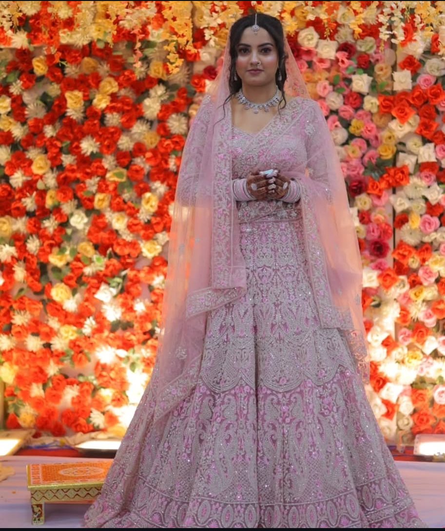 AruWellness's tweet photo. Glow up for your special day with a stunning engagement party makeup look by AruWellness, Kanpur! 💄✨
Look radiant, feel confident — book your spot now💍
#EngagementMakeup #AruWellness #KanpurBeauty #Trending #twittssk https://t.co/aTFQCiB9tW