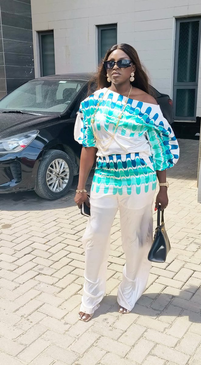Thank you God for everything in my life. Please say a prayer for me. Happy birthday to me. 🥂🎁