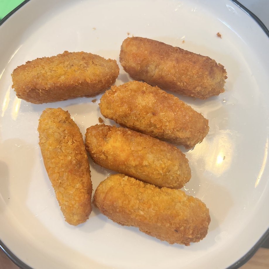 rayoffsunshinee's tweet image. ENAAK BGT…UDANG KEJU isi 10 cuma 20ribu?!?! daging dan kejunya juga berasa🫶