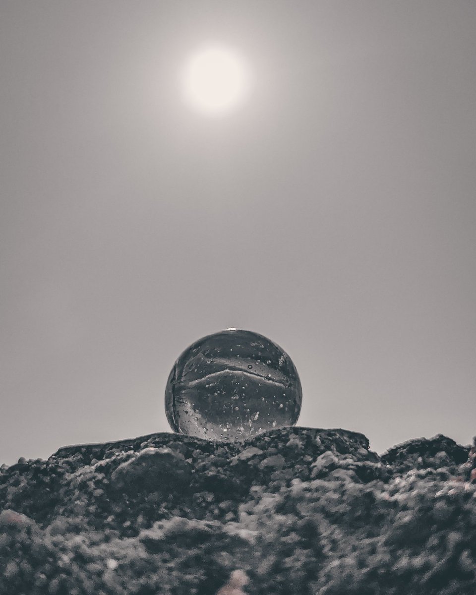 CChitramulu's tweet photo. A universe trapped in glass, grounded on earth, glowing in sunlight.
#shotonpixel7 #shotonmobile #marblephotography #sunlightphotography #hdrphotography #googlepixel #goli https://t.co/yXnTxiFoQ7