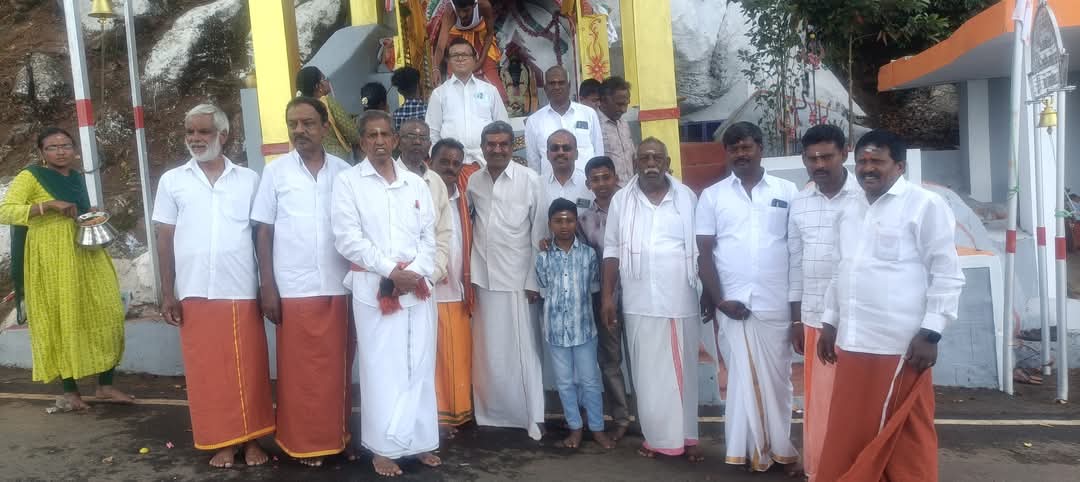 vokkaliga_gowda's tweet photo. Kotagiri (Ooty) Munishwar temple vardanthra pooja by donnington walking team 🙏
#TamilNadu #Vokkaliga #Gowda #Ooty #Kannada #Gounder https://t.co/2MgTfnvu2C