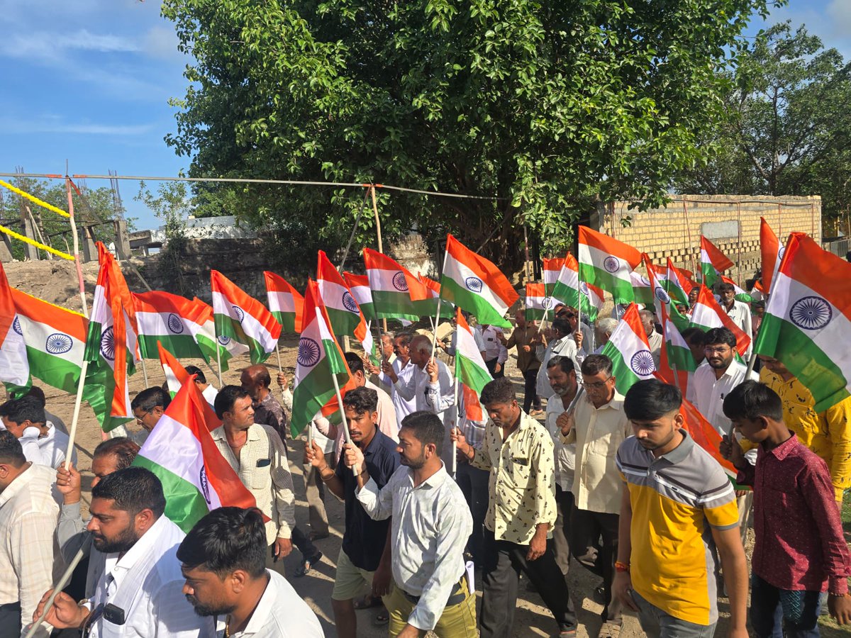 Kiritbhai_Patel's tweet photo. આજે જૂનાગઢના બગડુ ગામે જિલ્લા ના પ્રભારી મંત્રી શ્રી  રાઘવજીભાઇ પટેલ  @RaghavjiPatel  ની ઉપસ્થિતિ મા આયોજિત  તિરંગા યાત્રા માં સહભાગી બની, ભારતીય સેનાના સમ્માન માટે તેમજ આજના યુવાઓમાં દેશપ્રેમ અને સૈન્ય પ્રત્યે આદરભાવ ઊજાગર કરવા,  સૈન્યના પરાક્રમને બિરદાવવાનો અનેરો અવસર પ્રાપ્ત થયો. 

 #TirangaYatra #SindoorYatra #OperationSindoor
