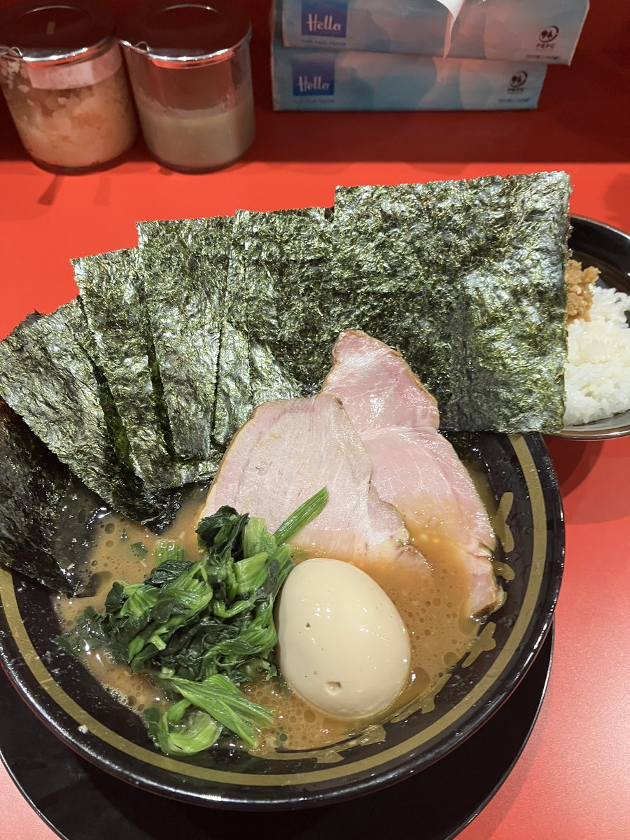 shonan_we's tweet image. 平塚 とらきち家
湘南ベルマーレ試合前に腹ごしらえ
久しぶりに美味い!と素直に感じた家系ラーメン
というか、過去最高の家系かも
#とらきち家