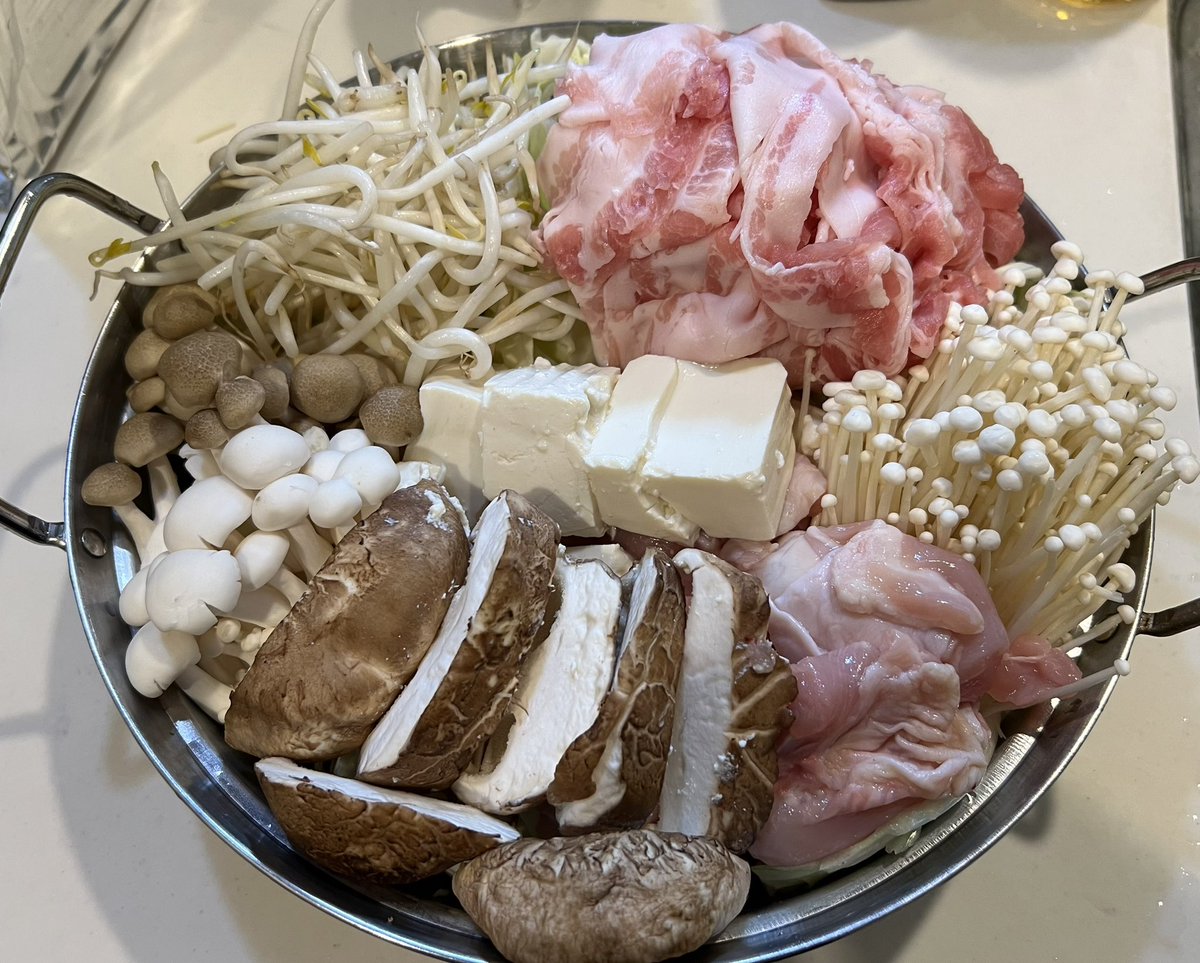 512Haruzakura's tweet photo. 久しぶりに ちゃんこ作った🥳湯豆腐のタレがめっちゃ美味くできた🎉✨ https://t.co/mAQ1jBUSXL
