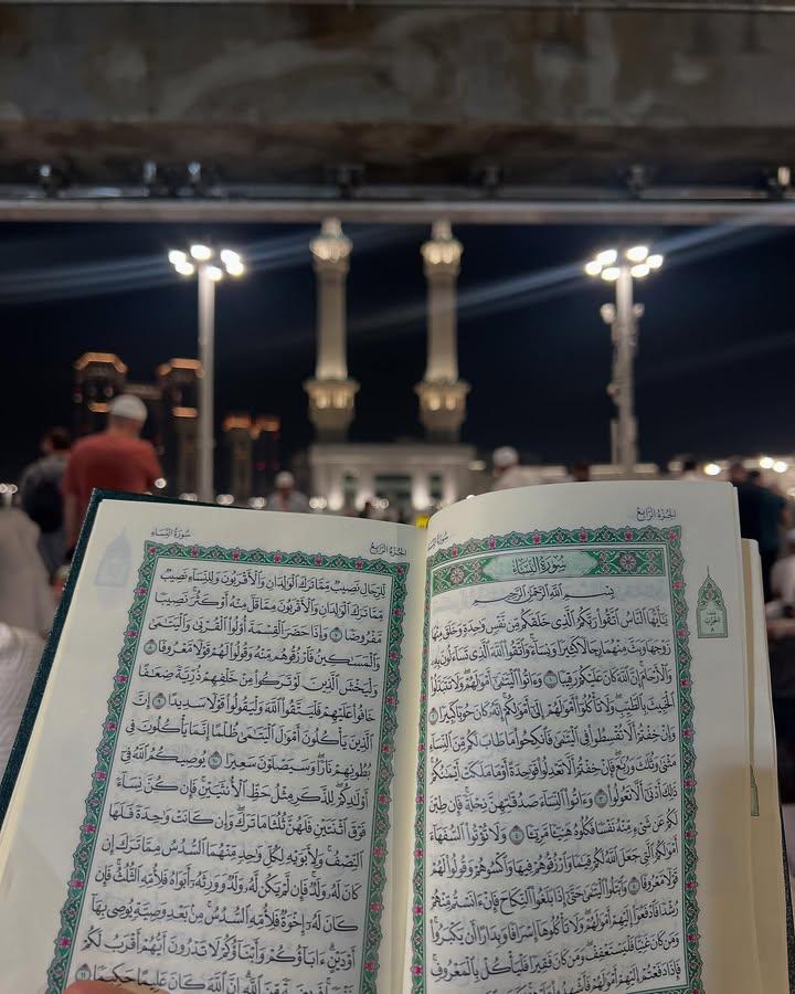 🌸 اَللّٰھُمَّ صَلِِّ عَلٰی مُحَمَّدٍوَّعَلٰی آلِ مُحَمَّدٍکَماصَلَّيتَ عَلٰی اِبْراھِيمَ وَعَلٰی آلِ اِبْراھِيمَ اِنَّكَ حَمِيدُمَّجِيدُُ
اَللَّھُمَّ بَارِك عَلٰی مُحَمَّدٍوَّعَلٰی آلِ مُحَمَّدٍکَمَا بَارکتَ عَلٰی اِبراھِيمَ وَعَلٰی آلِ اِبراھيمَ اِنَّك حَمِيدُمَّجِيد 🌸