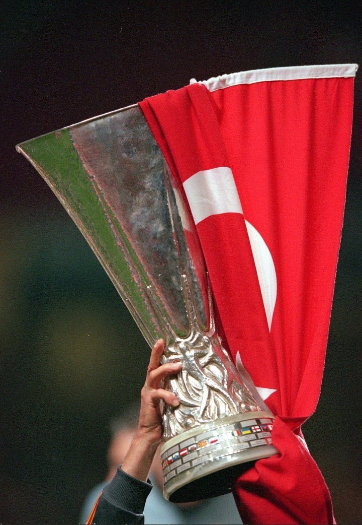 Gerçekleri Tarih Yazar 
Tarihi de Galatasaray #17Mayıs2000 
#TürkiyeninGururu