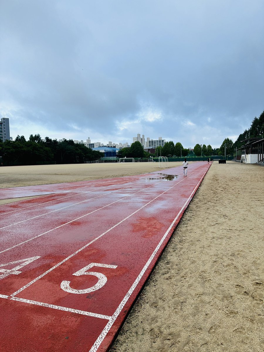 🏃‍♂️‍➡️토요 부지러닝

너무 오랜만에 돌아왔습니다. 
계속 달렸는데 웁런클럽에 늦게 돌아와 죄송해요. 
오늘도 행복하게 달렸습니다.
