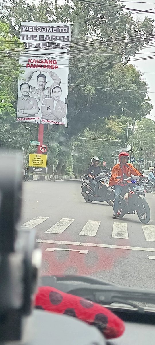 UYAB (@jaboejab) on Twitter photo Niatnya SELAMAT DATANG DI BUMI XXX
Bukannya welcome the land of xxx
Brarti bahasa inggrisnya dibumihanguskan = burning earth
Mohon pencerahannya <a href="/MafiaWasit/">Komisi Wasit</a> Niatnya SELAMAT DATANG DI BUMI XXX
Bukannya welcome the land of xxx
Brarti bahasa inggrisnya dibumihanguskan = burning earth
Mohon pencerahannya <a href="/MafiaWasit/">Komisi Wasit</a>