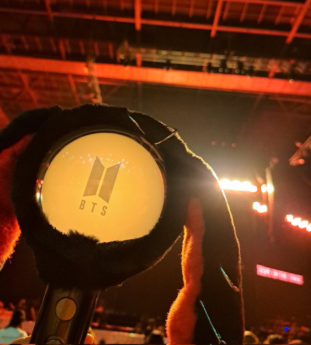 chubbych1996's tweet photo. ยังคงพูดคำเดิมว่า ขอบคุณที่โลกนี้มีBTS💜

ทางนี้เพิ่งมาติ่งบังทันได้ไม่นาน นี่เป็นการไปเจอพี่โฮปครั้งแรกลงหลุมVIPครั้งแรกประทับใจมากๆน้ำตาซึมตั้งแต่วันกดบัตรยันจบคอน🥹 ชีเสิร์ฟของจริง ใจฟูทุกโมเม้นถูกรักโดยศิลปินมันดีแบบนี้นี่เอง💖🤏

#HOPE_ON_THE_STAGE_TOUR_BKK
#BTS #JHOPE https://t.co/EglKlwiJSj
