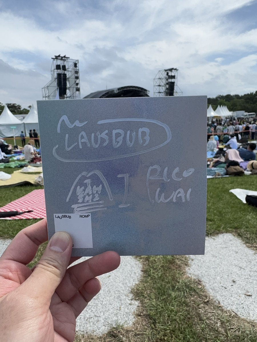 Trooper0525's tweet image. LAUSBUBにサインもらった！
ライブ良かったなー。DJする時沢山掛けていきたいと思ったよ。
#circle25 
#circle
#LAUSBUB