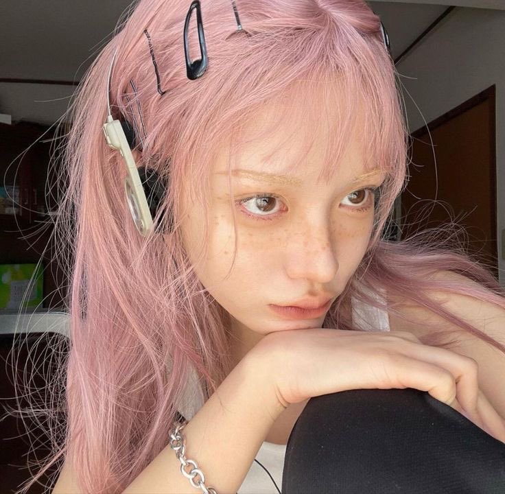 blythedollete's tweet photo. angels have pink hair https://t.co/bzlBQSerqP