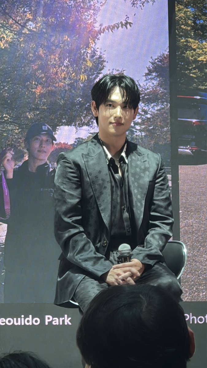 singdancesone's tweet photo. 251705 Siwan promises that his cooking for Kimchi friend rice and Gochujang Stir-Fried pork is tastier than it looks 😝 And he gave us some travel tips! https://t.co/LFsYLIMdLR